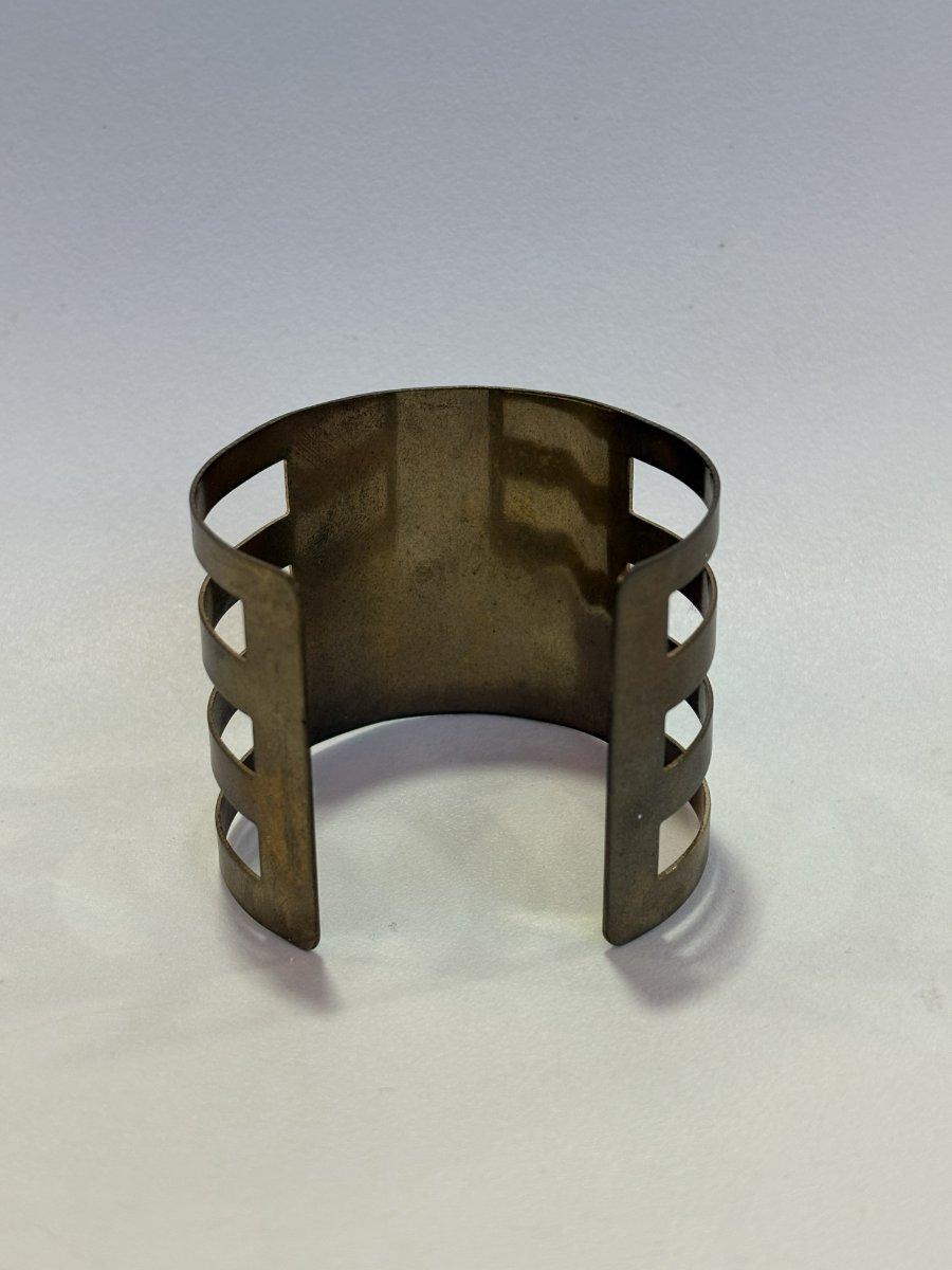 Brazalete dorado con rectangulos