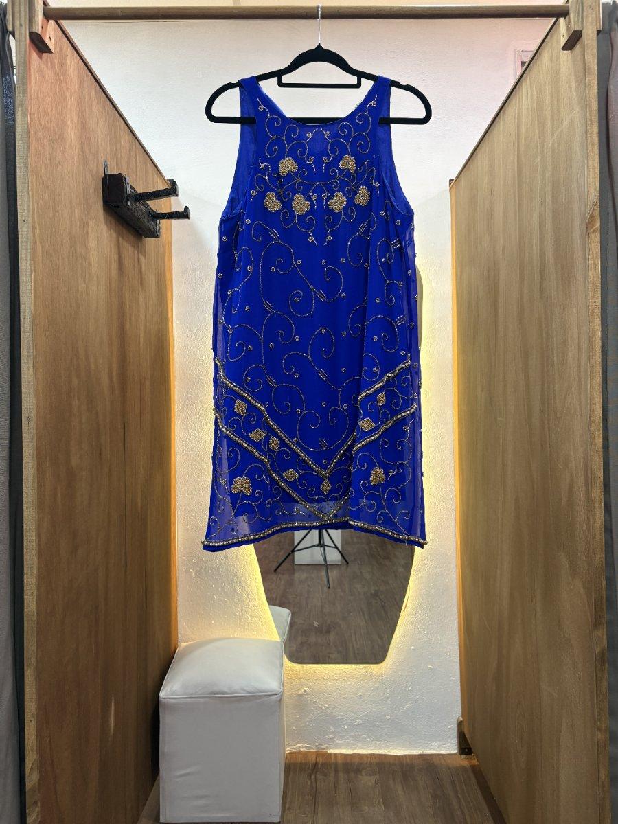 Vestido corto azul con detalles en dorado