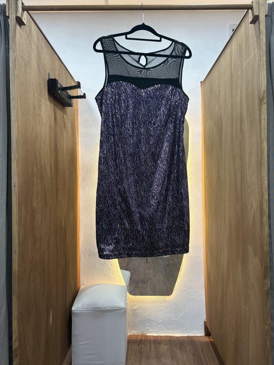 Vestido corto negro con brillos en violeta