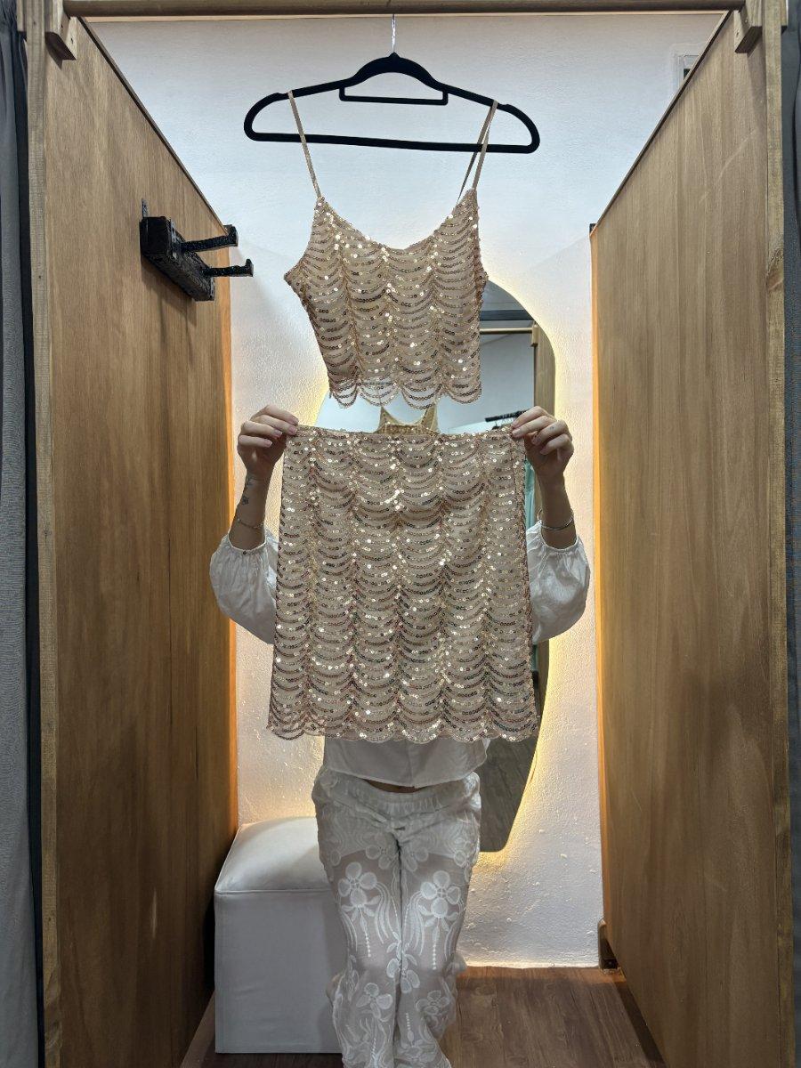 Vestido en dos partes beige con lentejuelas