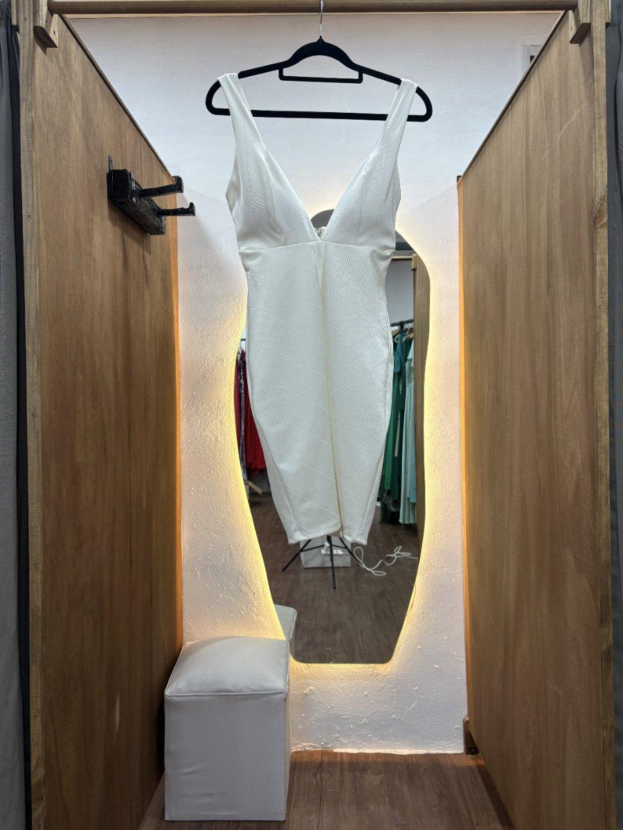 Vestido blanco crudo escote en V