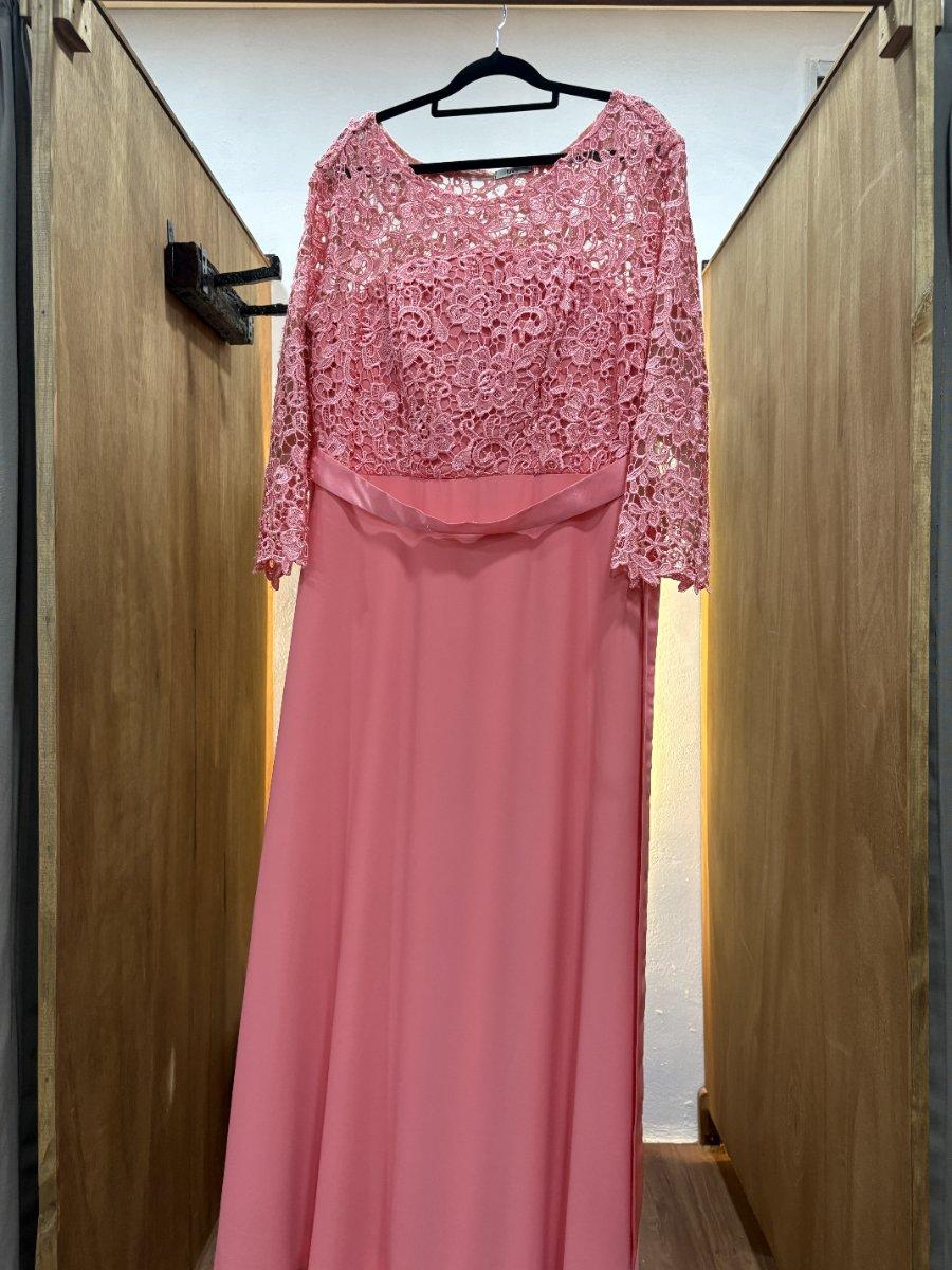 Vestido con encaje en parte superior y lazo de seda