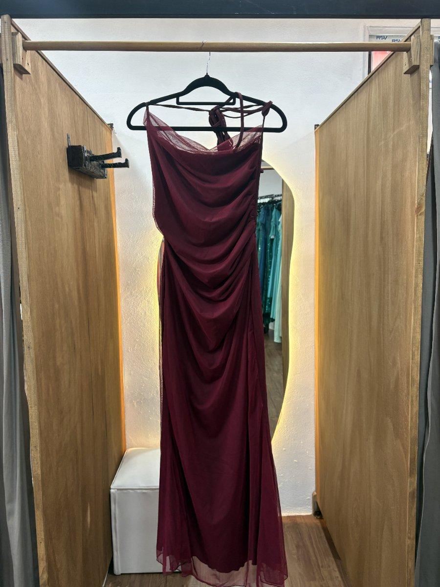 Vestido largo bordó