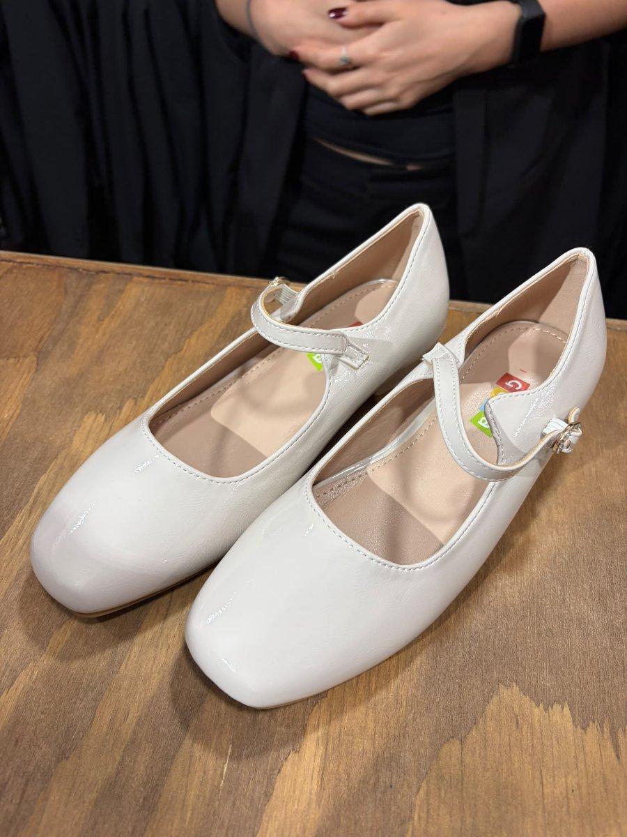 Zapatos beige de niña